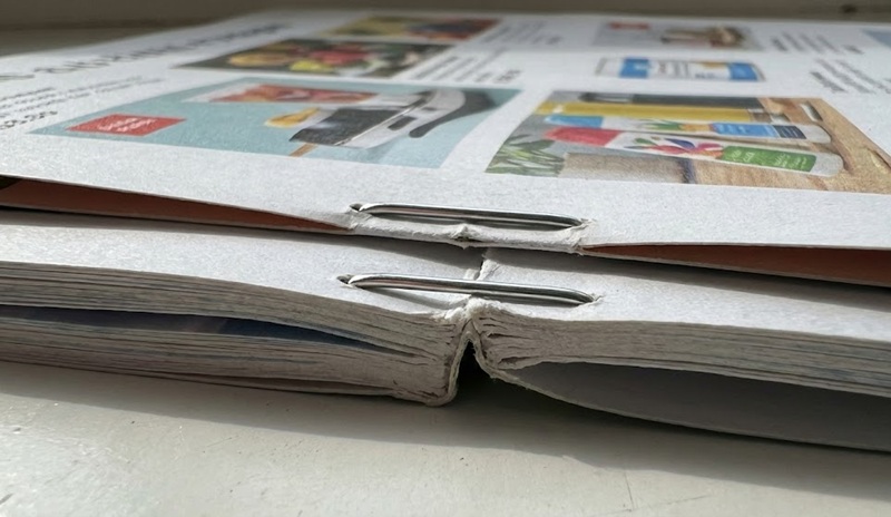 Quy cách đóng cuốn catalogue bấm kim giữa