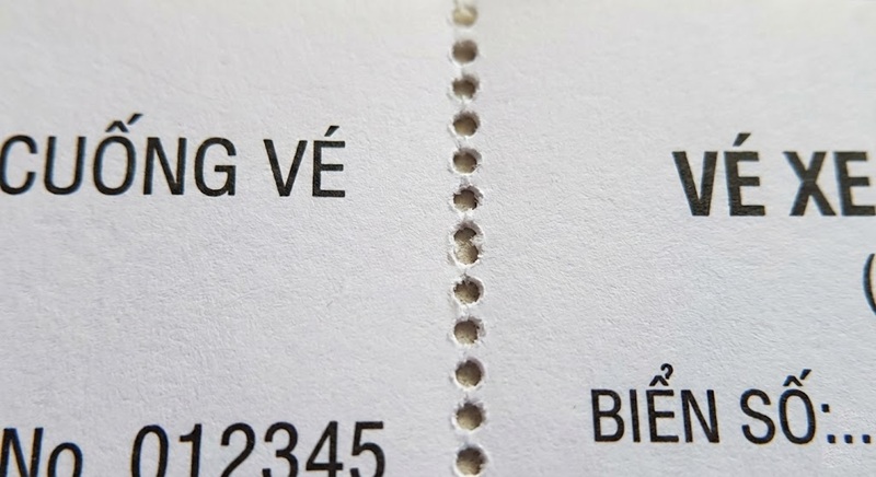 Cận cảnh đường cấn răng cưa rãnh xé trên vé xe