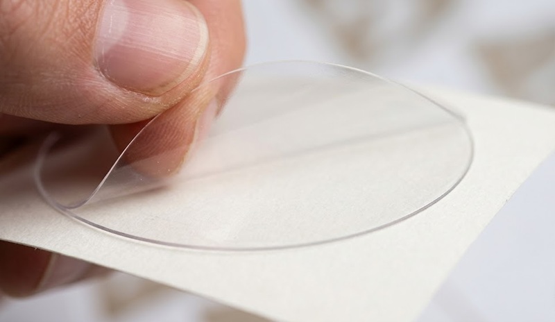 Quy cách gia công bế demi tự động sắc nét trên tem decal nhựa trong suốt