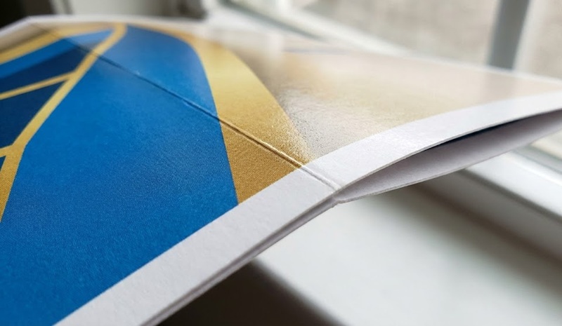 Gia công cấn gấp brochure không bị vỡ mực Gia công cấn gấp brochure không bị vỡ mực