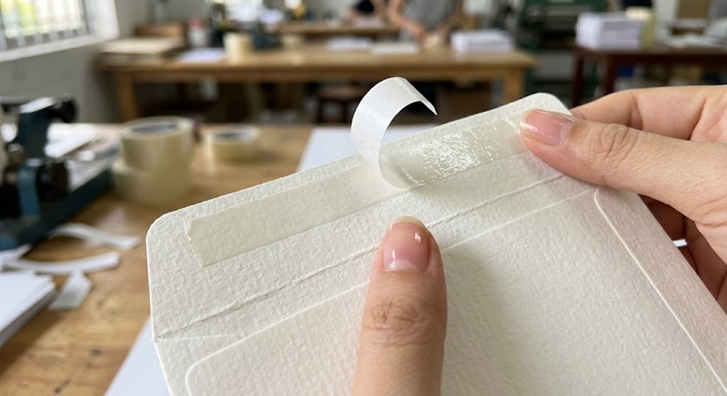 Chi tiết quy cách gia công băng keo nắp chờ của bao thư đựng kết quả Chi tiết quy cách gia công băng keo nắp chờ của bao thư đựng kết quả