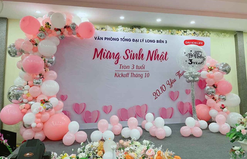 Cách tạo điểm nhấn cho backdrop sinh nhật