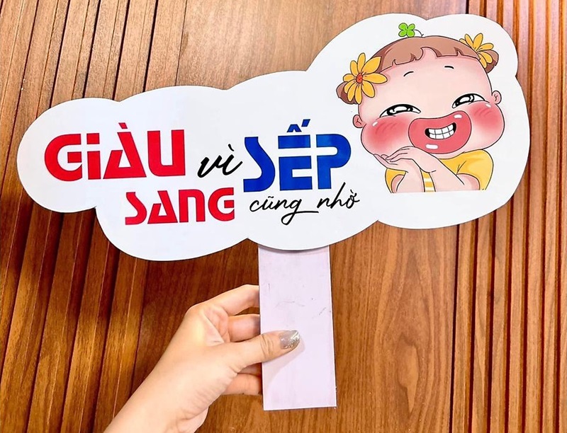 Những mẫu in hashtag cầm tay đẹp