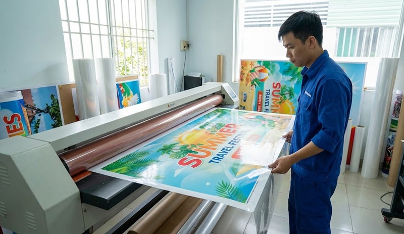 Gia công in PP cán màng làm standee quảng cáo