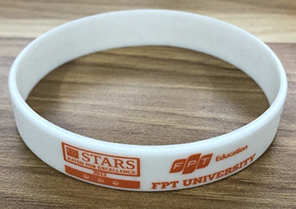 Vòng tay cao su là gì?