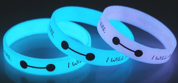 Vòng tay cao su theo yêu cầu không chỉ đơn thuần là một món phụ kiện, mà còn là công cụ truyền tải thông điệp cực kỳ hiệu quả trong kinh doanh, sự kiện, cũng như trong đời sống cá nhân.