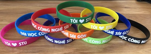 Cách chọn đơn vị làm vòng tay cao su uy tín