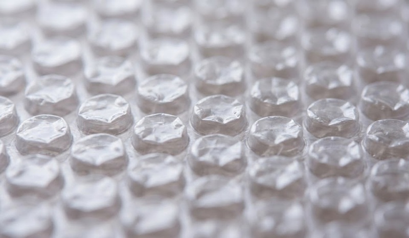 Cận cảnh hạt bong bóng khí của xốp hơi bọc hàng chống sốc