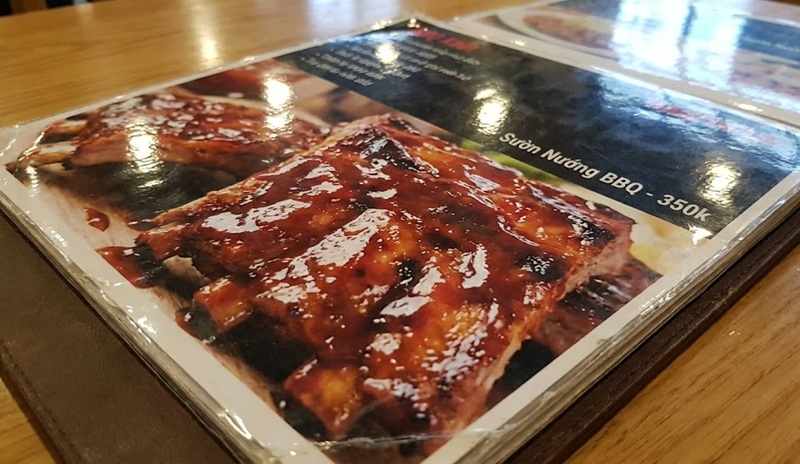 In menu cán màng bóng giúp món ăn trông mọng nước hấp dẫn