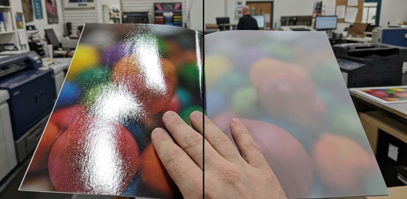 So sánh kỹ thuật cán màng bóng và cán màng mờ trong in ấn