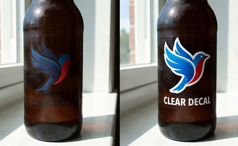 So sánh in decal trong thường và in có lót trắng trên nền tối