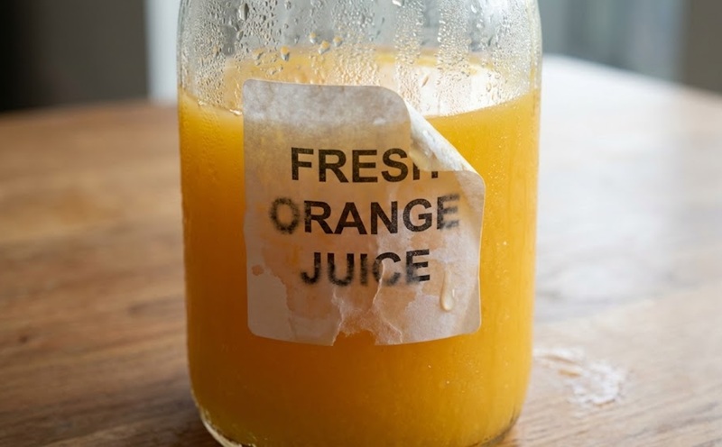 Hiện tượng tem decal giấy bị bong tróc và thấm nước khi để lạnh Hiện tượng tem decal giấy bị bong tróc và thấm nước khi để lạnh