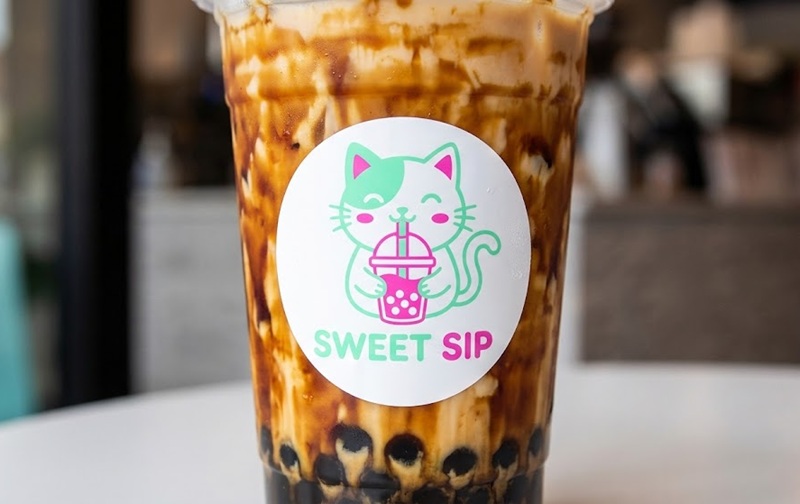 Mẫu decal nhựa sữa dán ly trà sữa đường đen nổi bật Mẫu decal nhựa sữa dán ly trà sữa đường đen nổi bật