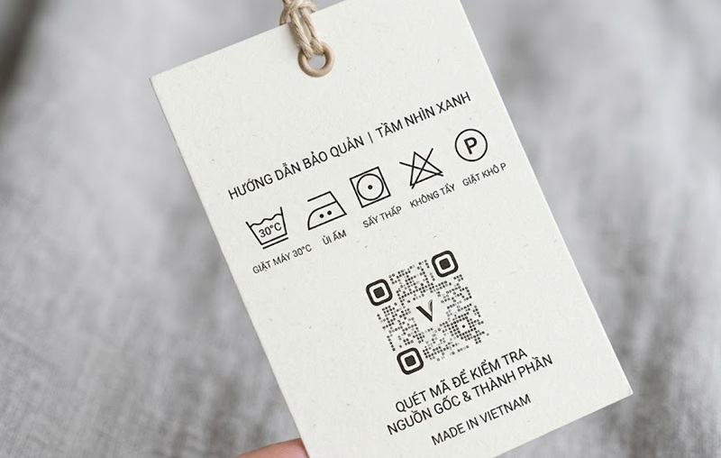 Thiết kế mặt sau thẻ treo quần áo khoa học và tối giản tránh lỗi nhồi nhét thông tin Thiết kế mặt sau thẻ treo quần áo khoa học và tối giản tránh lỗi nhồi nhét thông tin