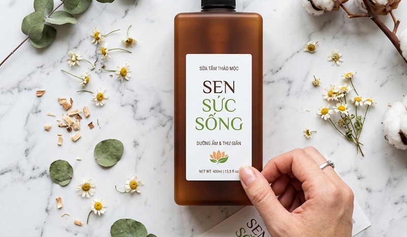 Ứng dụng thực tế của decal nhựa sữa trong kinh doanh bao bì mỹ phẩm