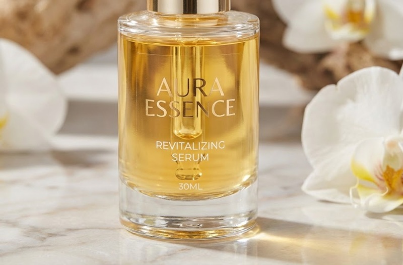 Ứng dụng decal nhựa trong dán chai mỹ phẩm sang trọng Ứng dụng decal nhựa trong dán chai mỹ phẩm sang trọng