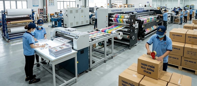 Phân xưởng sản xuất và gia công in tem nhãn decal nhựa trong suốt chuyên nghiệp tại Hoàng Nam TPHCM